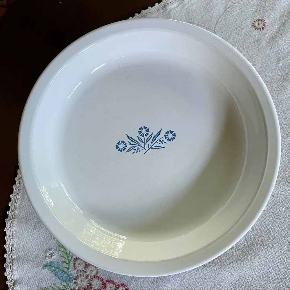 Vintage Corning Ware Blue Cornflower Pattern White Pie Dish. P-309. 9 inch